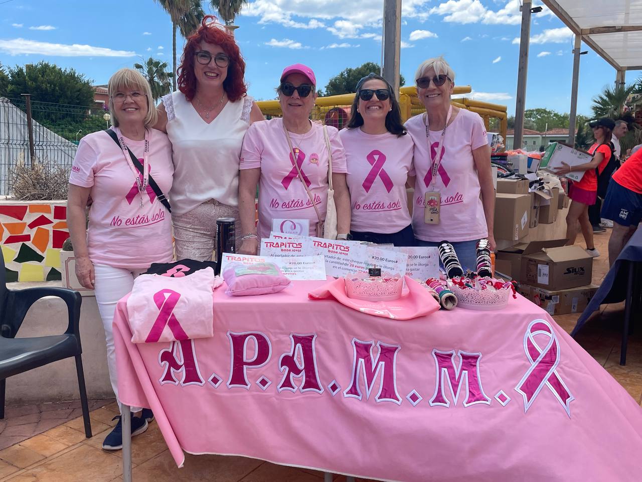 La coalición de Alicante Gana apoyando a la Asociación contra el cáncer de mama de Alicante